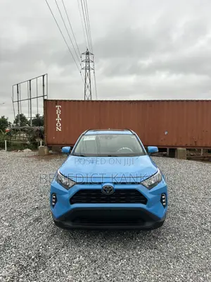 Toyota RAV4 XLE AWD 2019 Blue