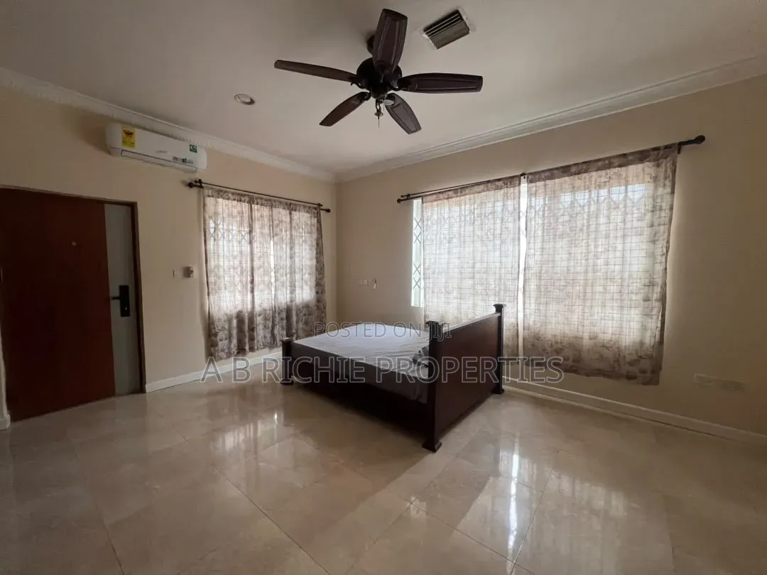 5bdrm House in Ab Richie Properties, Sakumono for sale