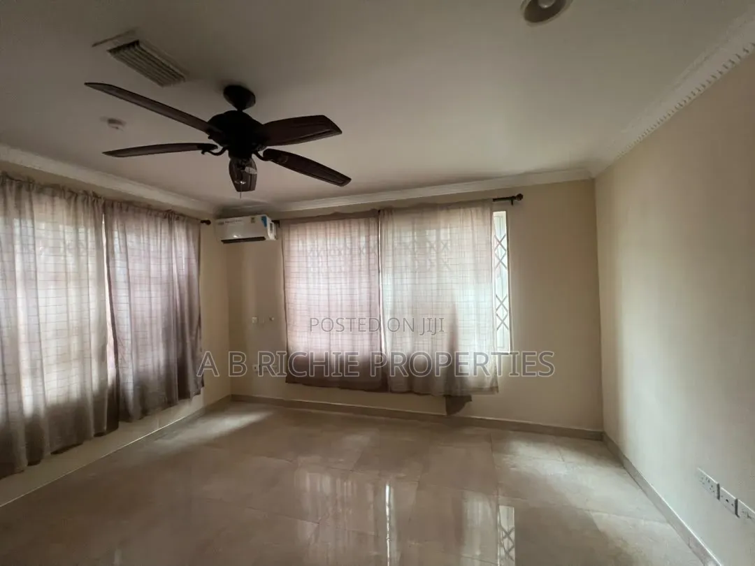 5bdrm House in Ab Richie Properties, Sakumono for sale