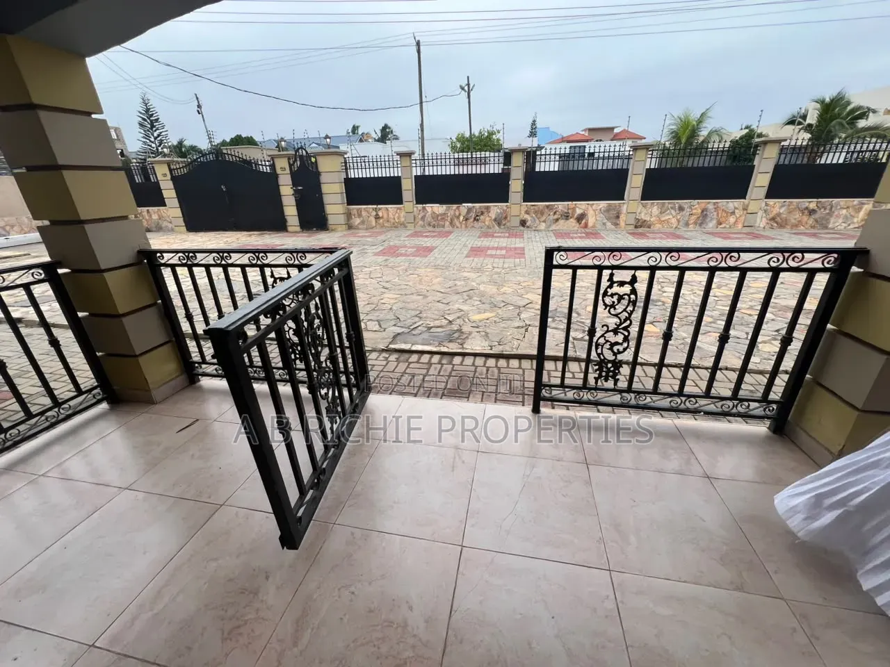 5bdrm House in Ab Richie Properties, Sakumono for sale