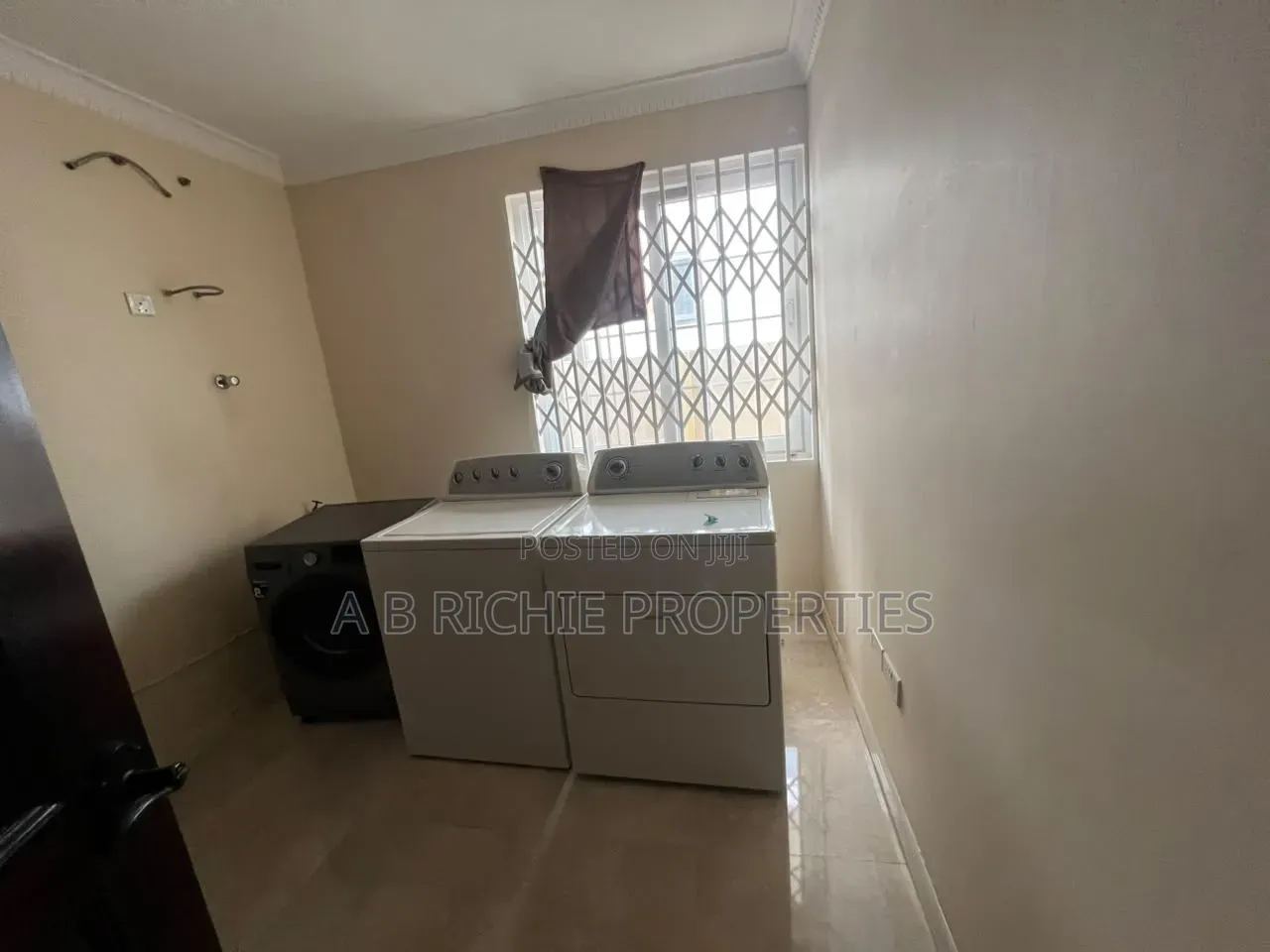 5bdrm House in Ab Richie Properties, Sakumono for sale