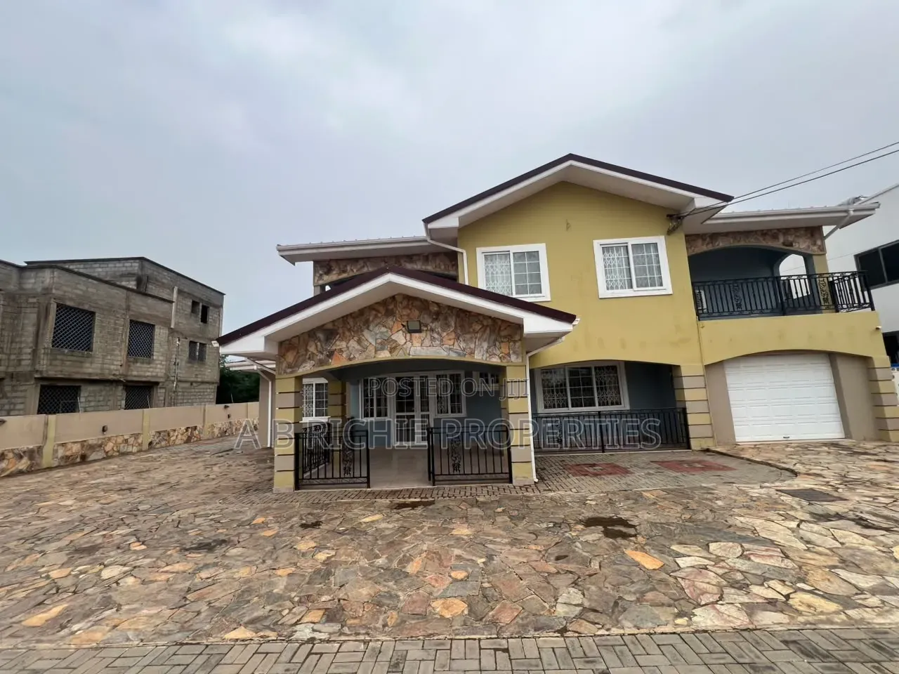 5bdrm House in Ab Richie Properties, Sakumono for sale