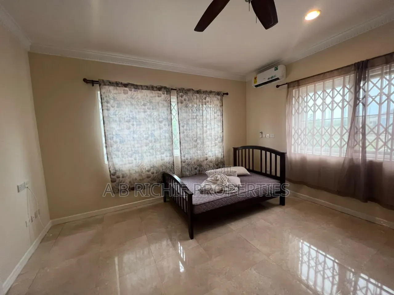 5bdrm House in Ab Richie Properties, Sakumono for sale