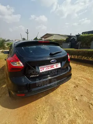 Ford Focus SE Sedan FWD (2.0L 4cyl 5M) 2013 Black