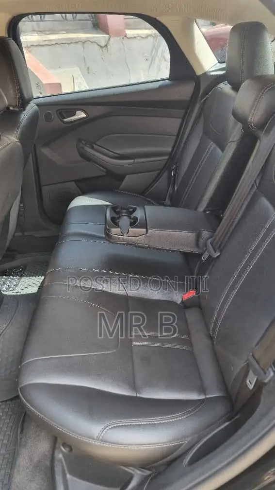 Ford Focus SE Sedan FWD (2.0L 4cyl 5M) 2013 Black