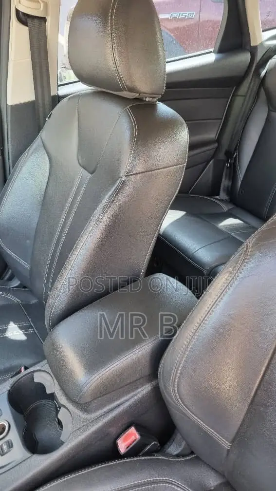 Ford Focus SE Sedan FWD (2.0L 4cyl 5M) 2013 Black