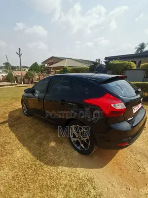 Ford Focus SE Sedan FWD (2.0L 4cyl 5M) 2013 Black