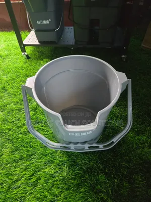 Round Cleaning Bucket