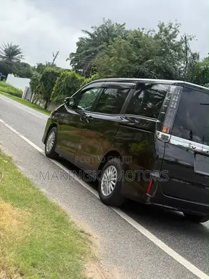 Toyota Vitz 1.5 FWD 5dr 2015 Black
