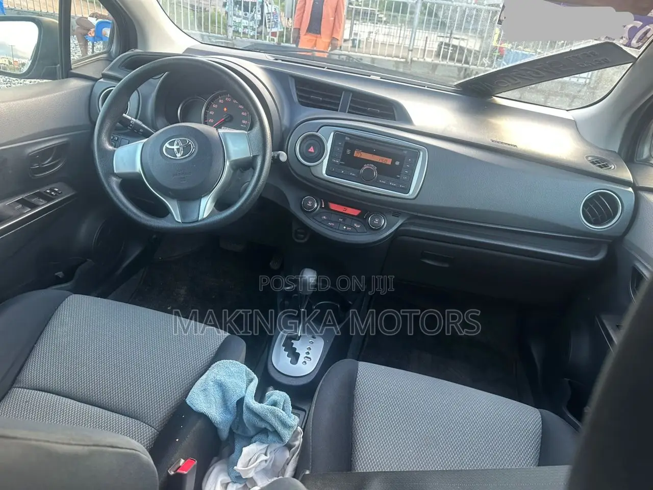 Toyota Vitz 1.5 FWD 5dr 2015 Black