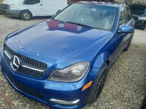 Mercedes-Benz C250 2013 Blue