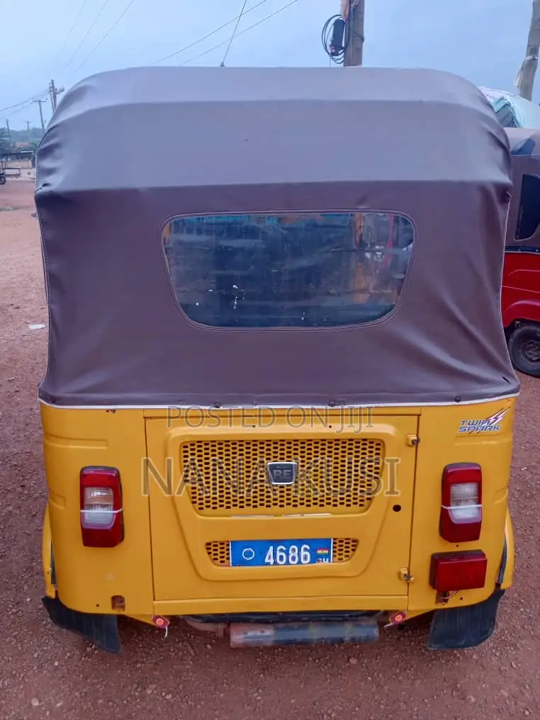 Bajaj RE 2022 Yellow