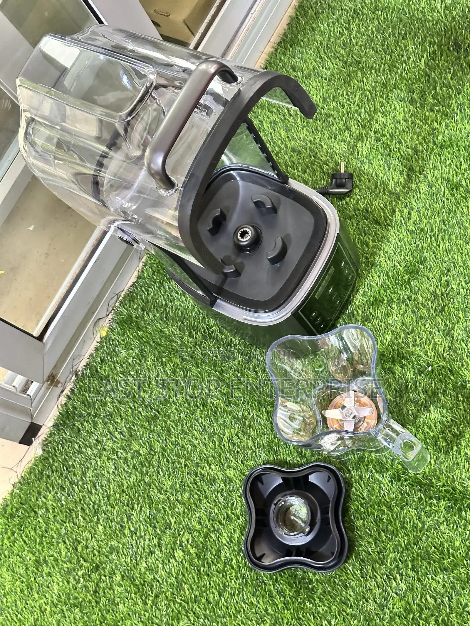Hoffman’s Soundproof Blender