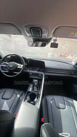 Hyundai Elantra Limited 2022 White