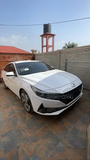 Hyundai Elantra Limited 2022 White