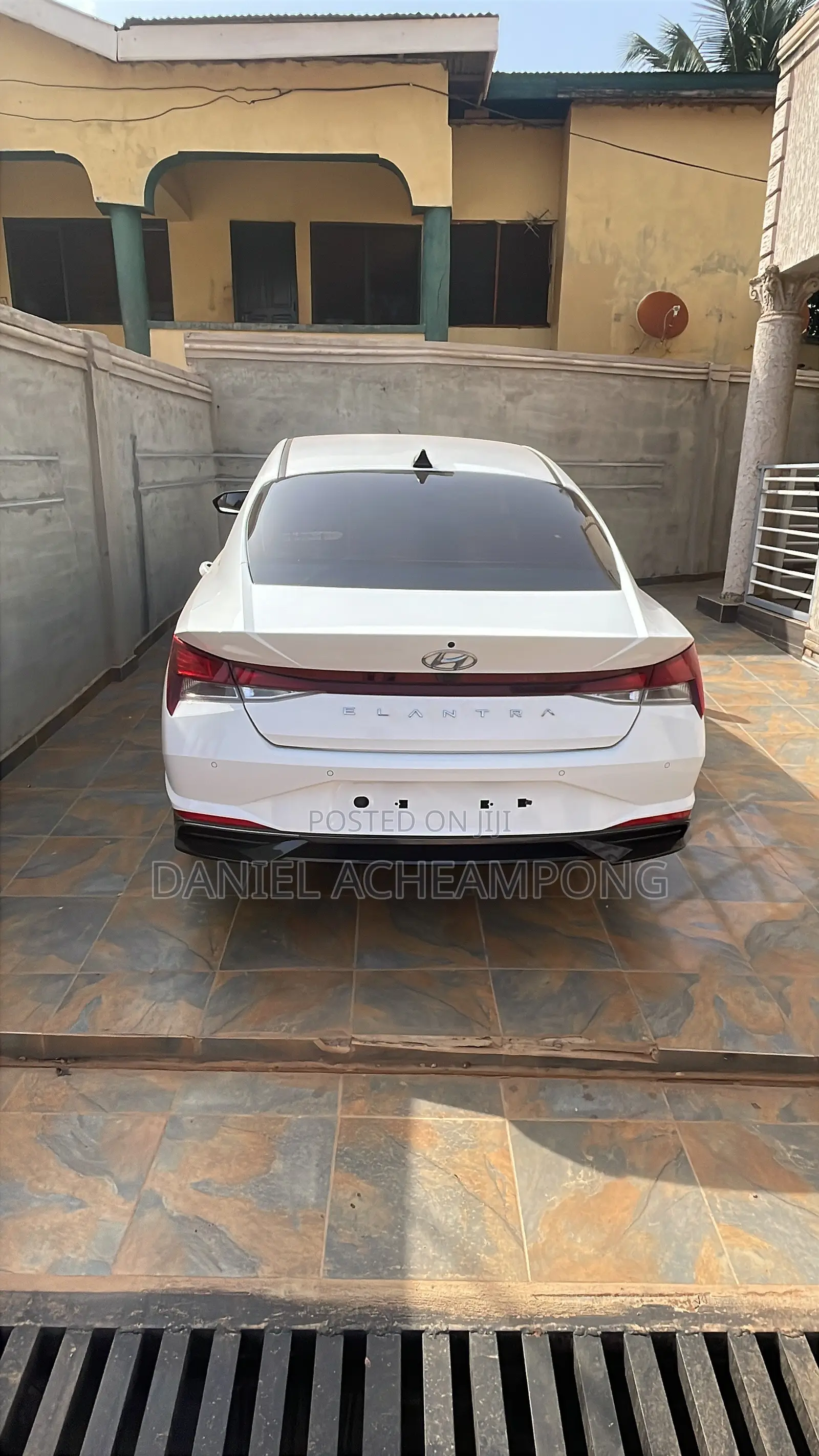 Hyundai Elantra Limited 2022 White