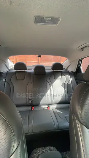 Hyundai Elantra Limited 2022 White