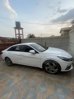 Hyundai Elantra Limited 2022 White