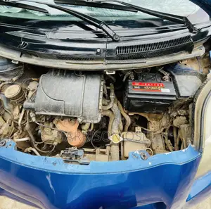 Toyota Vitz 1.0 FWD 5dr 2010 Blue
