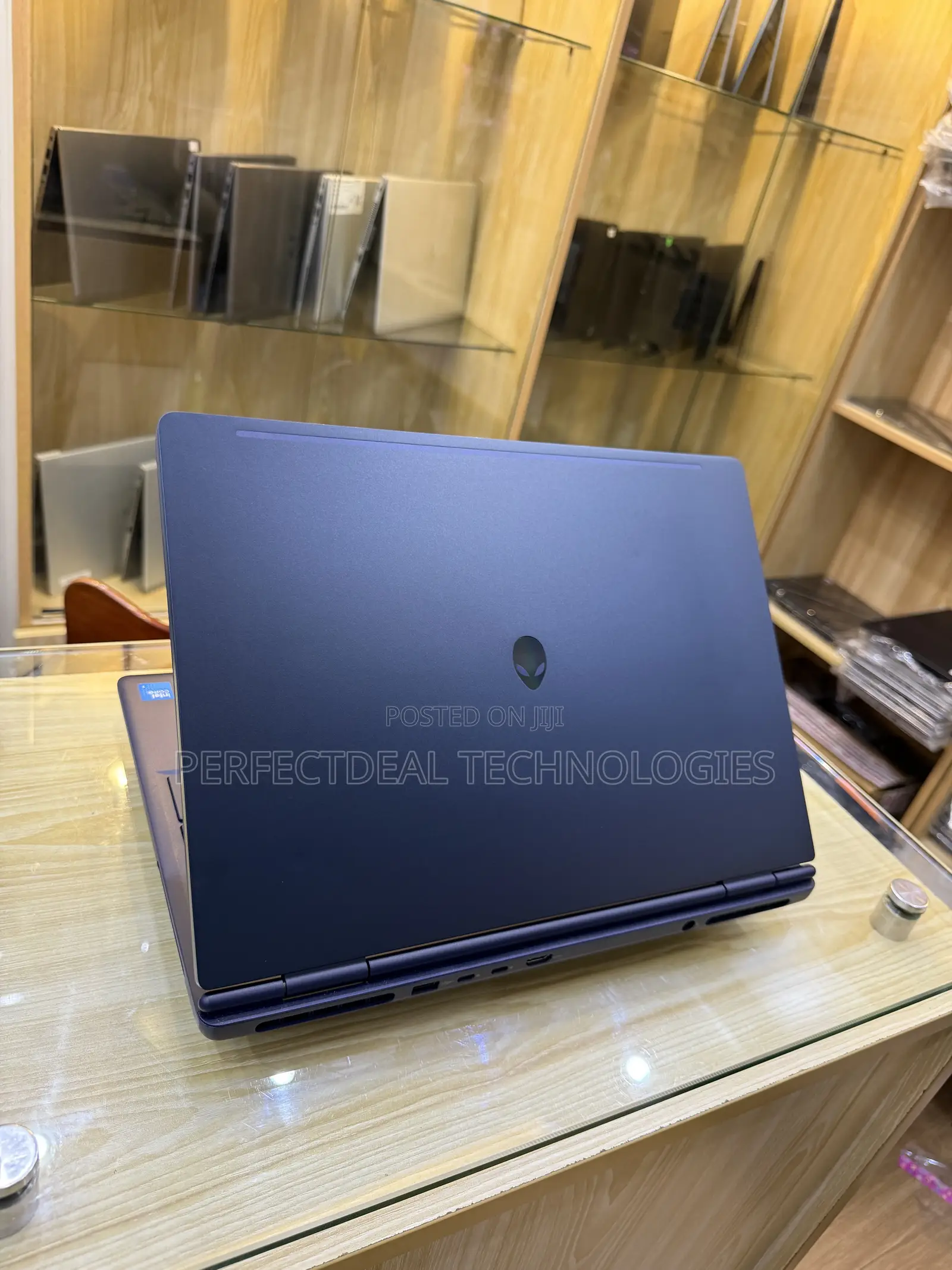 New Laptop Alienware 16 Aurora 16GB Intel Core 7 SSD 1T
