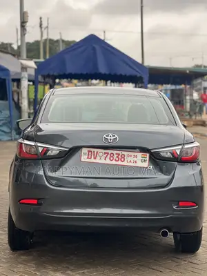 Toyota Yaris 2018 Black