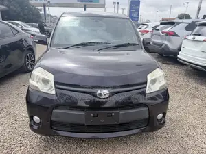 Toyota Sienta 2013 Brown