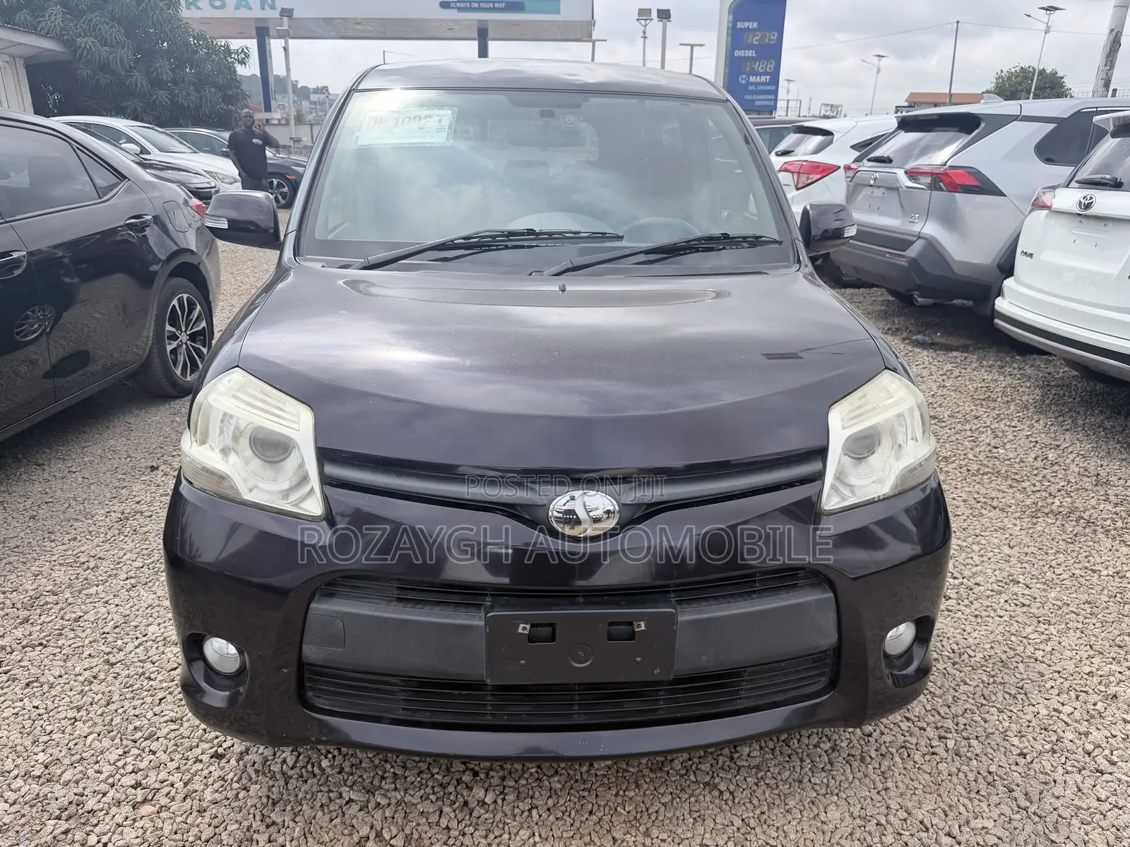 Toyota Sienta 2013 Brown