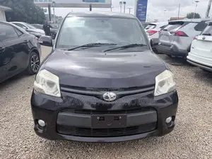 Toyota Sienta 2013 Brown