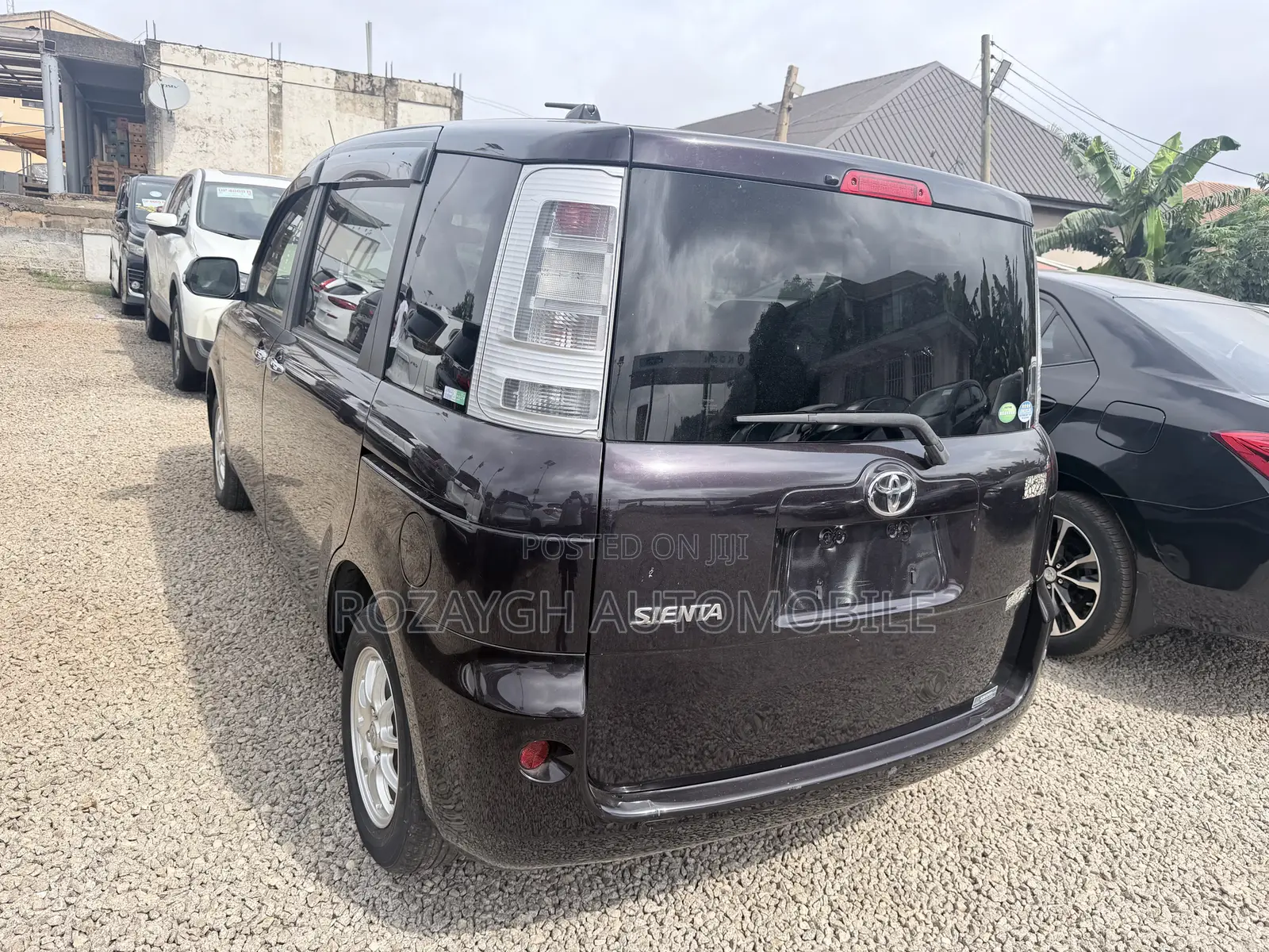 Toyota Sienta 2013 Brown