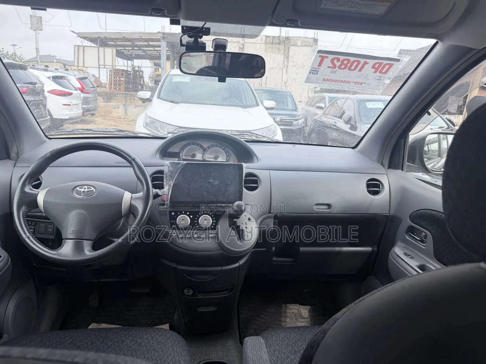 Toyota Sienta 2013 Brown