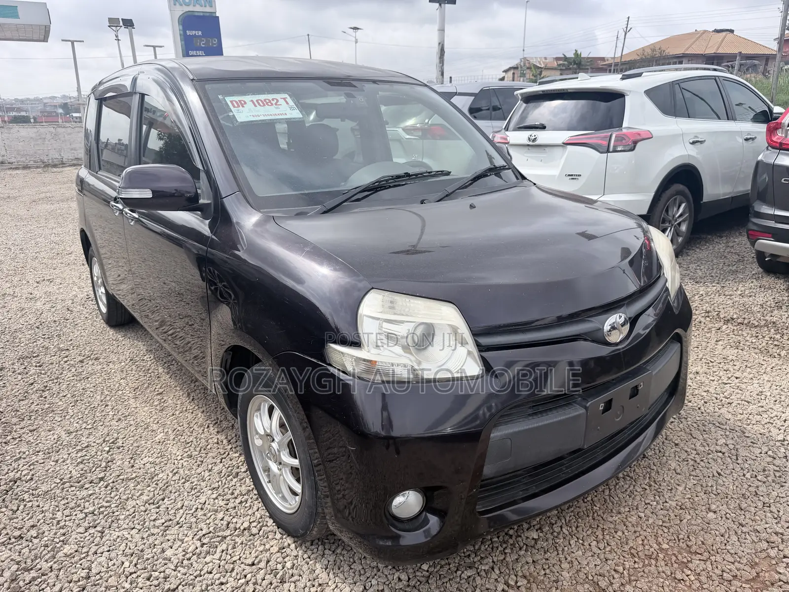 Toyota Sienta 2013 Brown