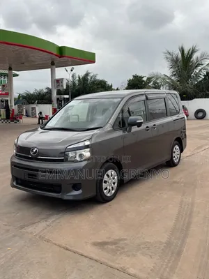 Toyota Voxy 2012 Gray