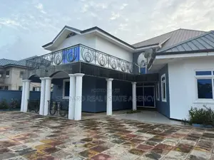 8bdrm House in Sefdard Properties, Haatso for sale