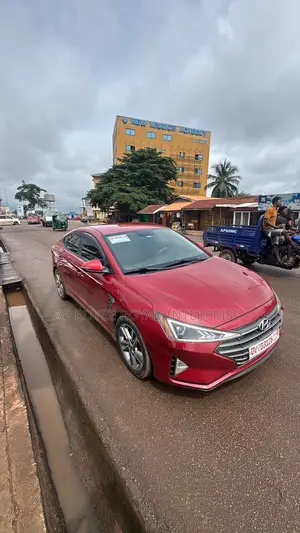 Hyundai Elantra 2019 Red