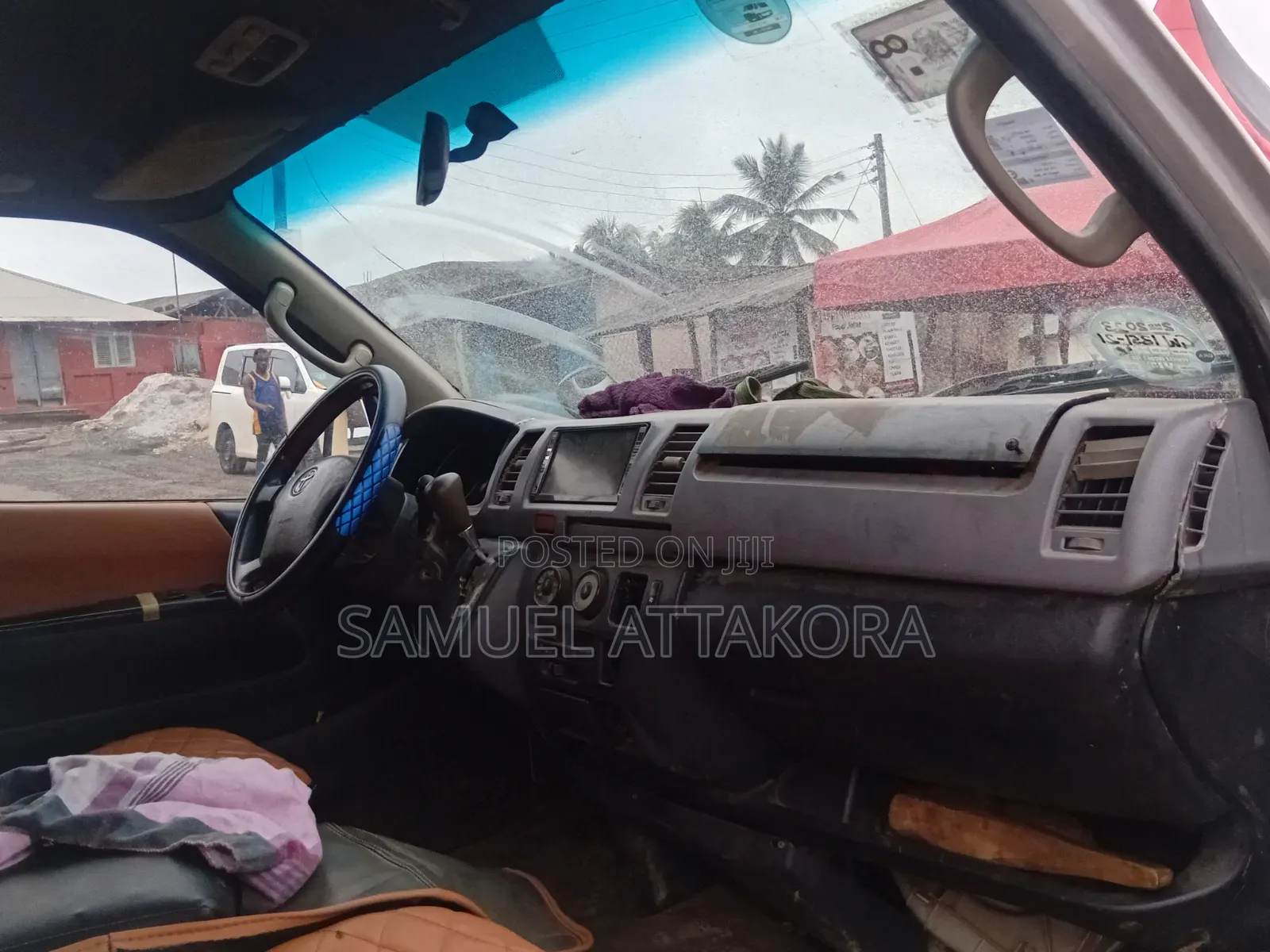 Toyota HiAce 2015 Silver