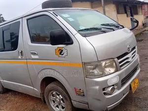 Toyota HiAce 2015 Silver