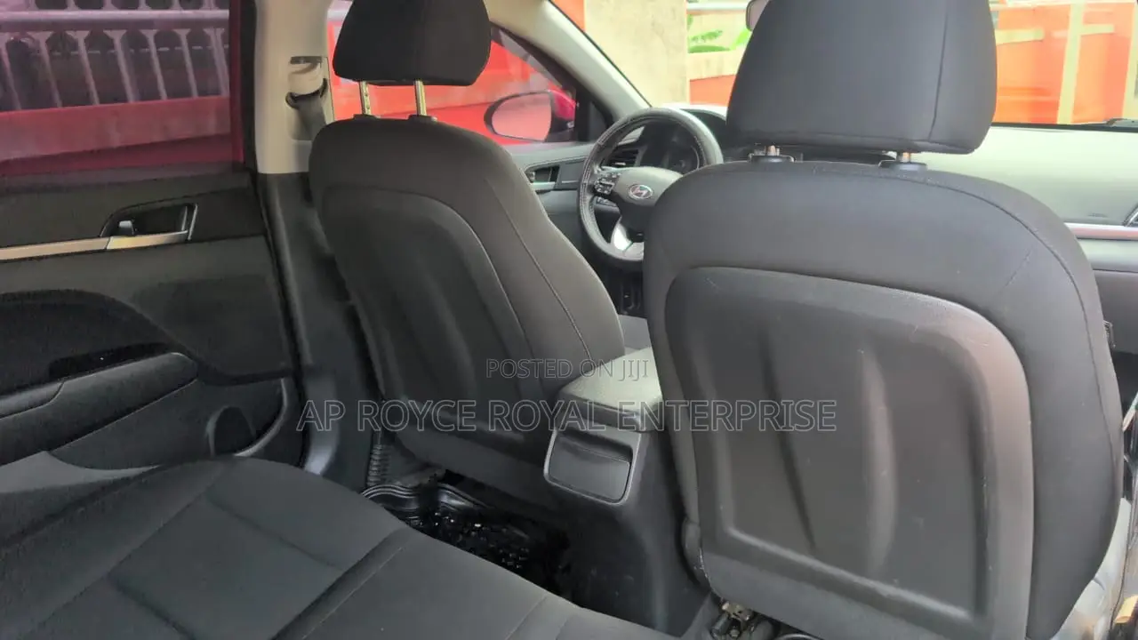 Hyundai Elantra 2019 Red