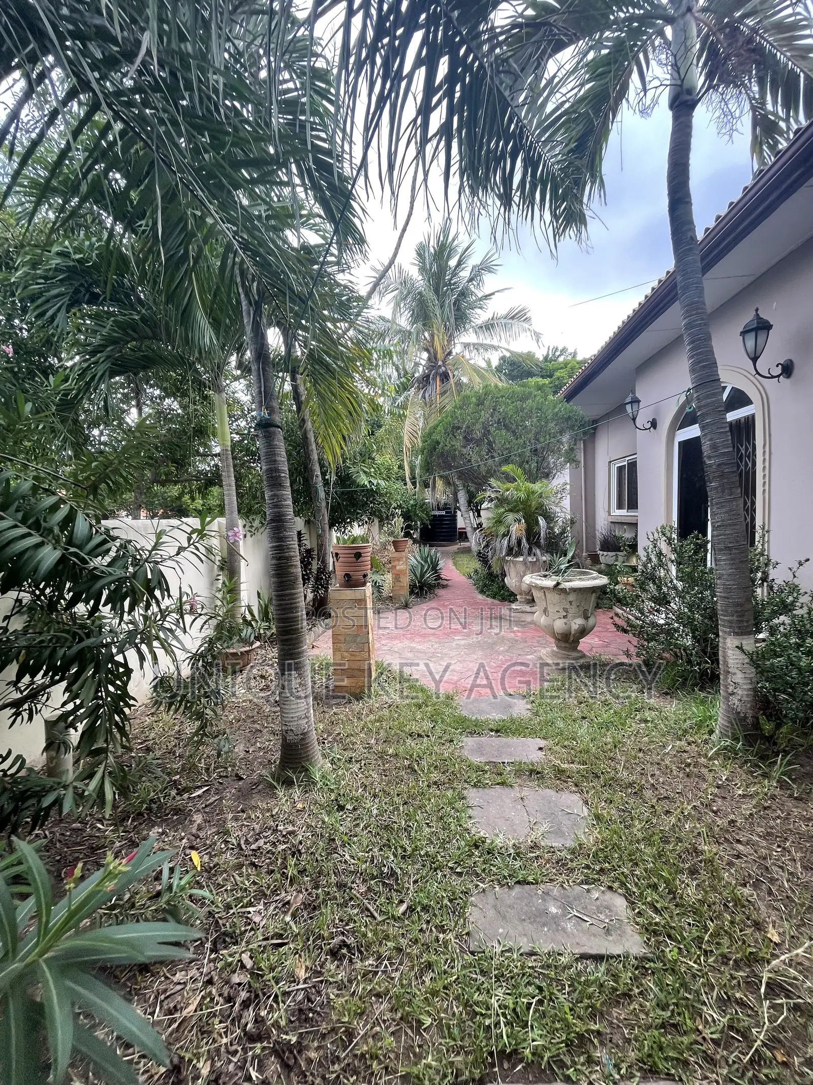 Furnished 4bdrm House in Unique Key Agency, Regimanuel Gray Estates