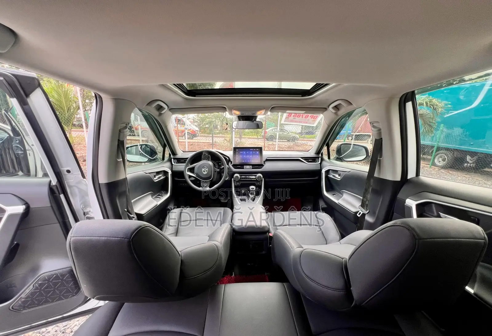 Toyota RAV4 2021 White