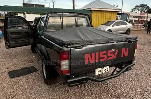 Nissan Hardbody 2002 Gray