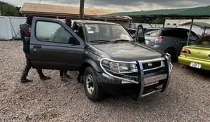 Nissan Hardbody 2002 Gray