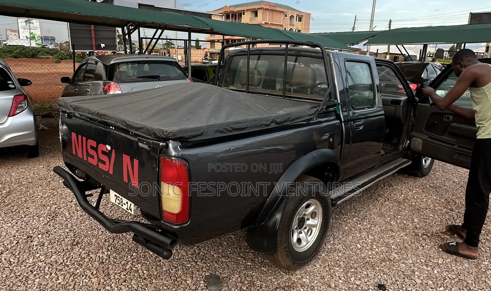 Nissan Hardbody 2002 Gray