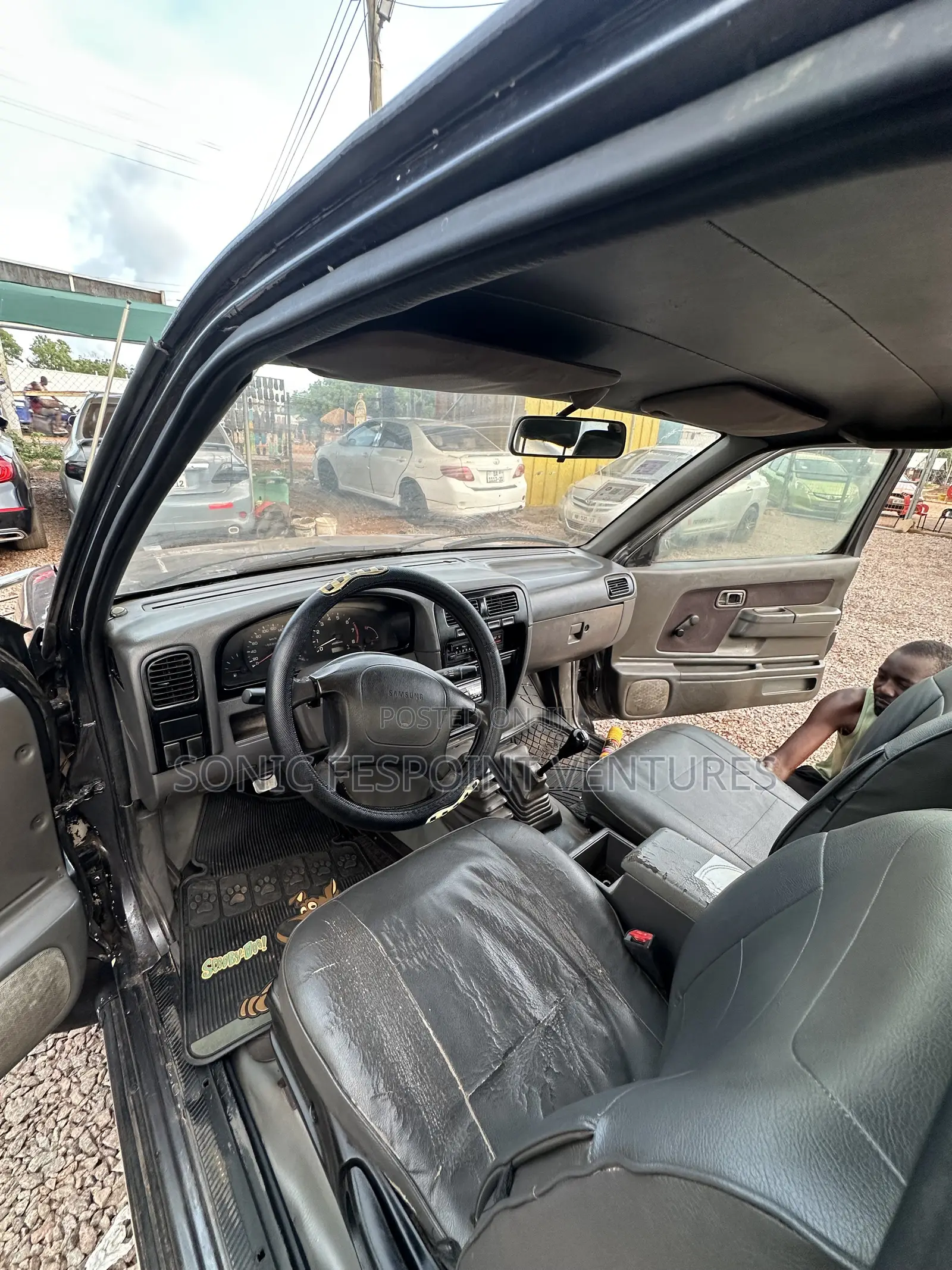 Nissan Hardbody 2002 Gray