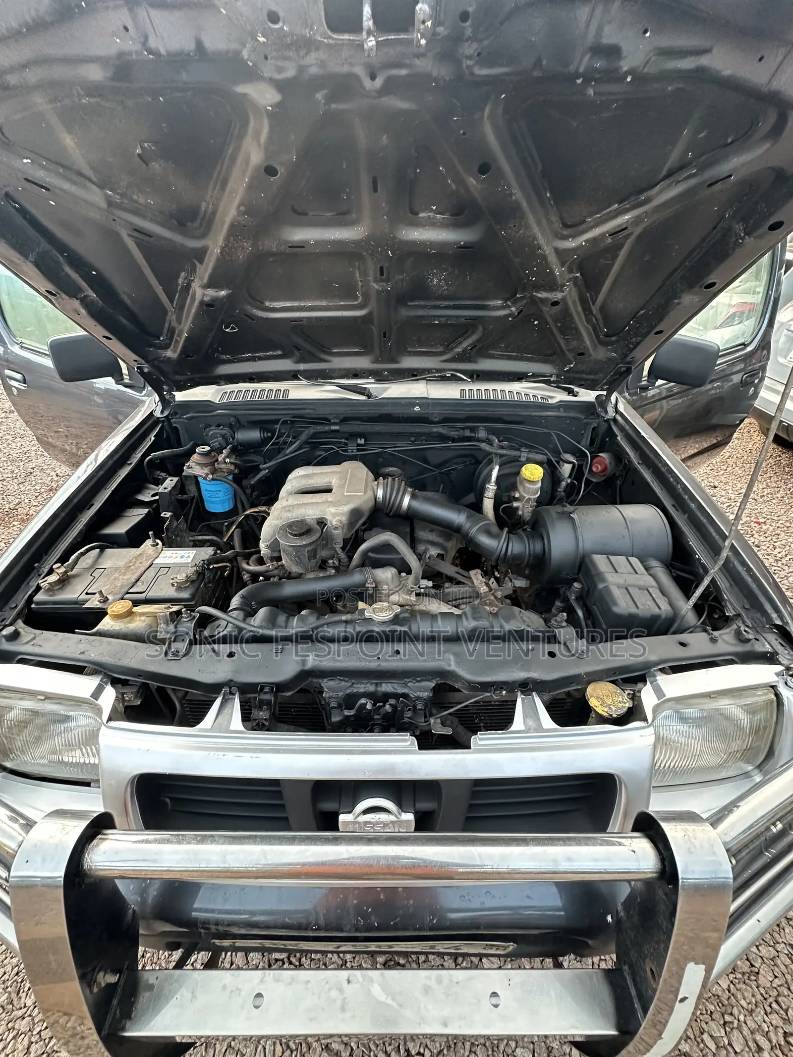 Nissan Hardbody 2002 Gray