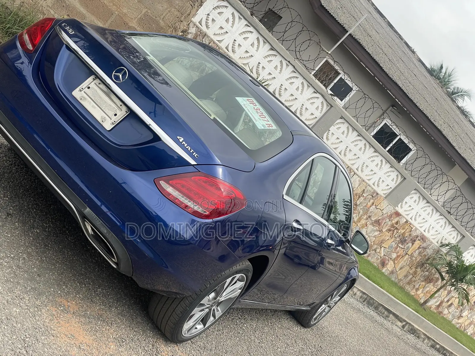 Mercedes-Benz C300 2017 Blue