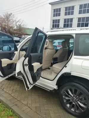 Toyota Land Cruiser 2022 White