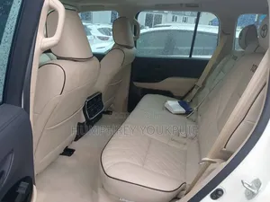 Toyota Land Cruiser 2022 White