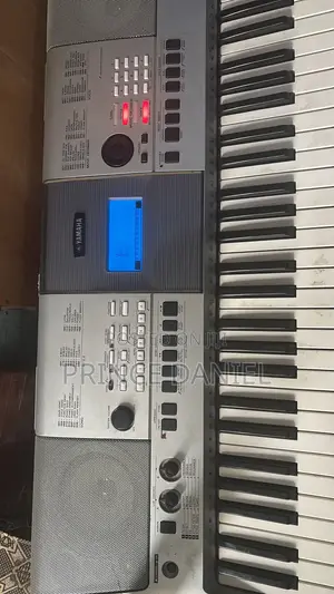 Yamaha Keyboard E413