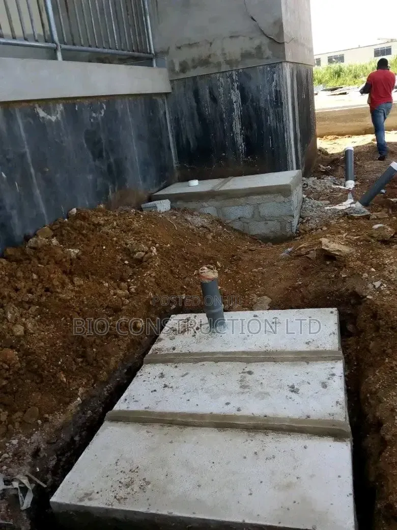 Bio-Digester Biogas Biofil Manhole Toilet Installation