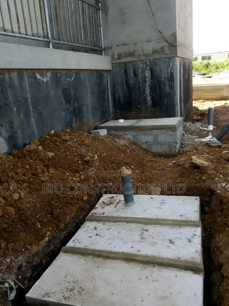 Bio-Digester Biogas Biofil Manhole Toilet Installation